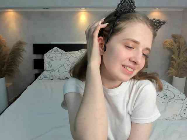 Camilla-Kelly webcam
