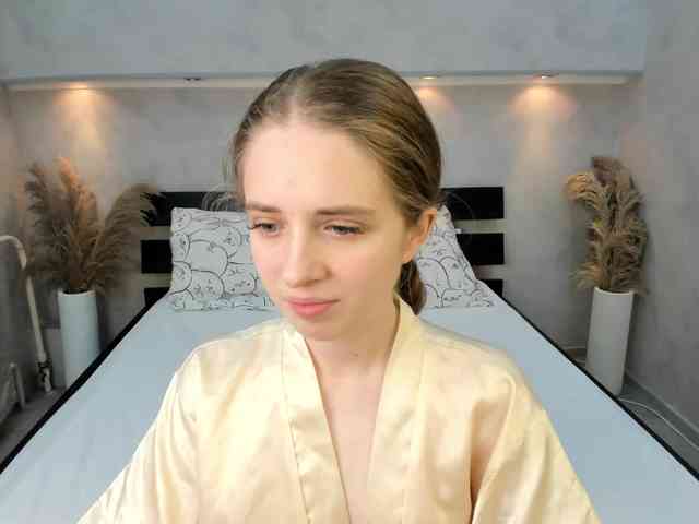 Camilla-Kelly webcam