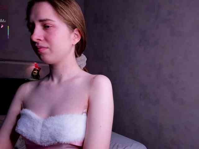 Camilla-Kelly webcam