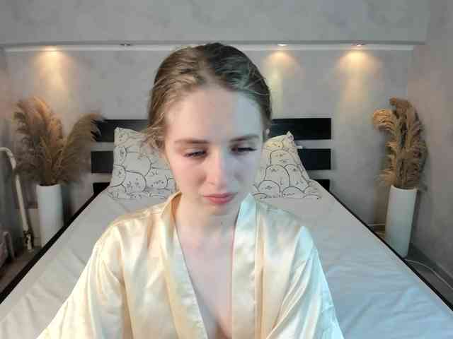 Camilla-Kelly webcam