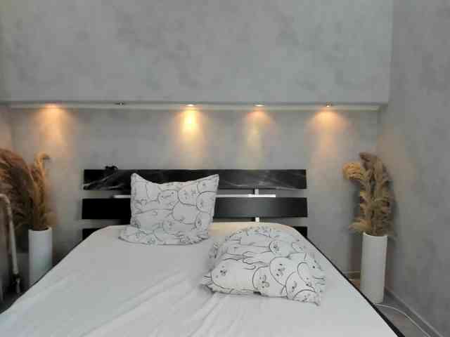 Camilla-Kelly webcam