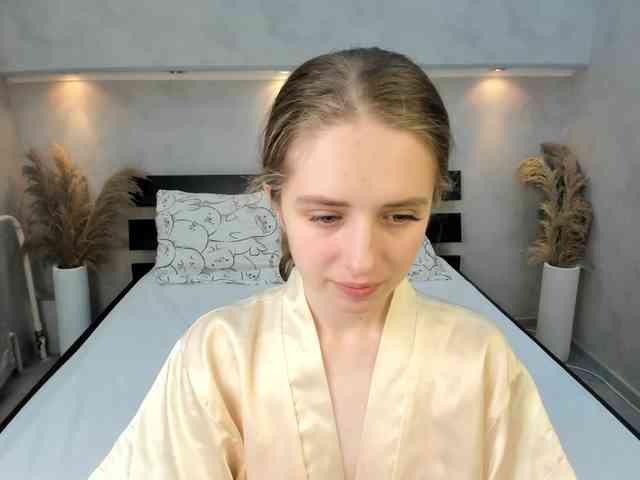 Camilla-Kelly webcam