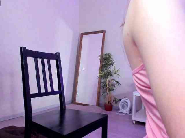 Camilla-Kelly webcam