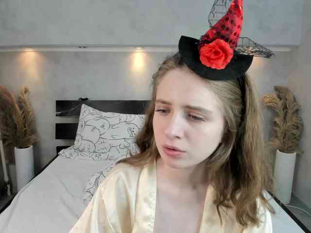 Camilla-Kelly webcam