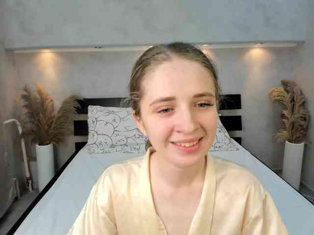 Camilla-Kelly webcam