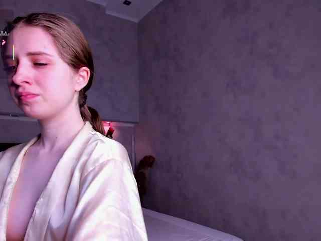 Camilla-Kelly webcam