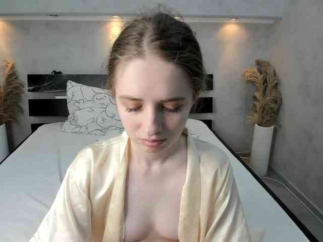 Camilla-Kelly webcam