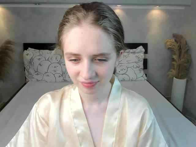 Camilla-Kelly webcam