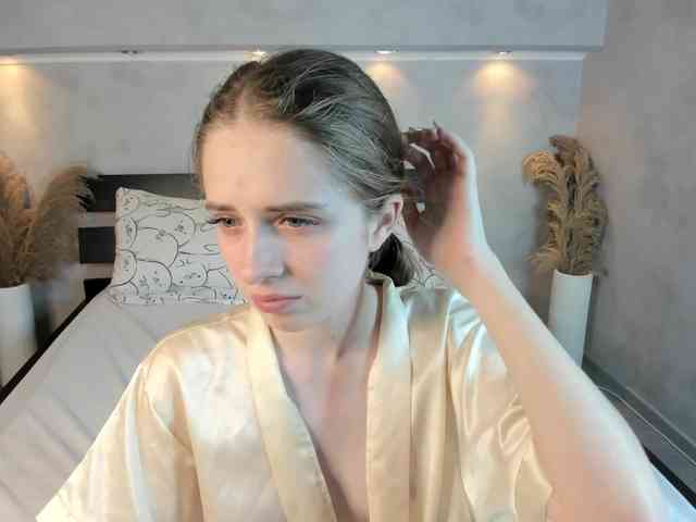 Camilla-Kelly webcam