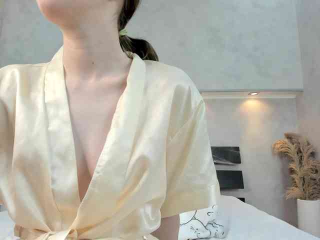 Camilla-Kelly webcam