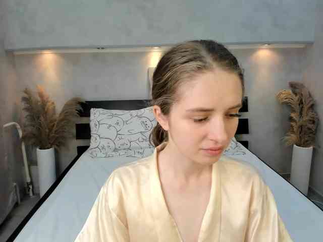 Camilla-Kelly webcam