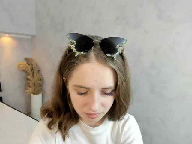 Camilla-Kelly webcam