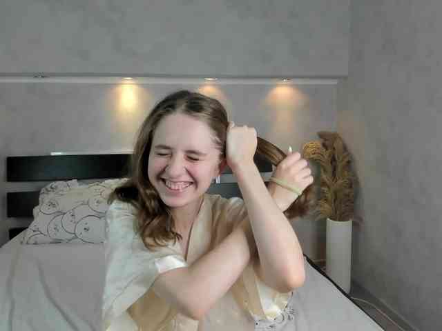 Camilla-Kelly webcam