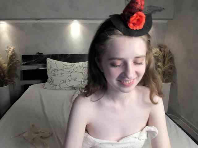 Camilla-Kelly webcam