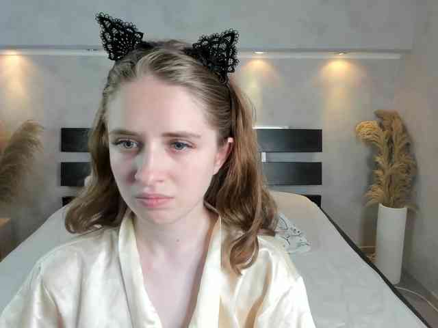 Camilla-Kelly webcam
