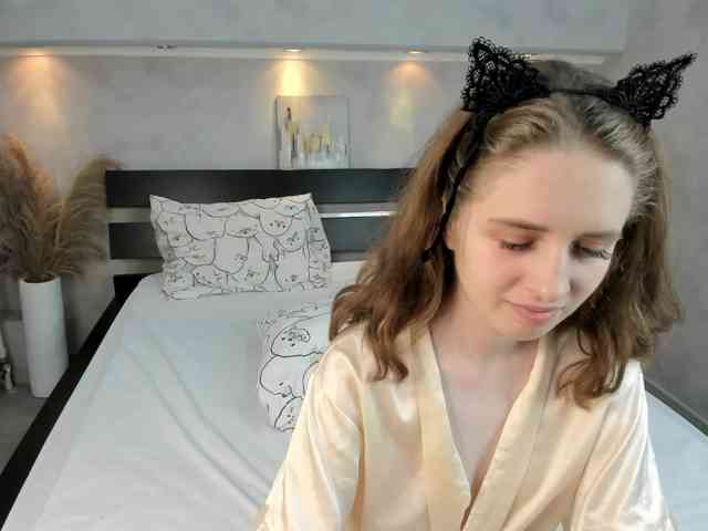 Camilla-Kelly webcam