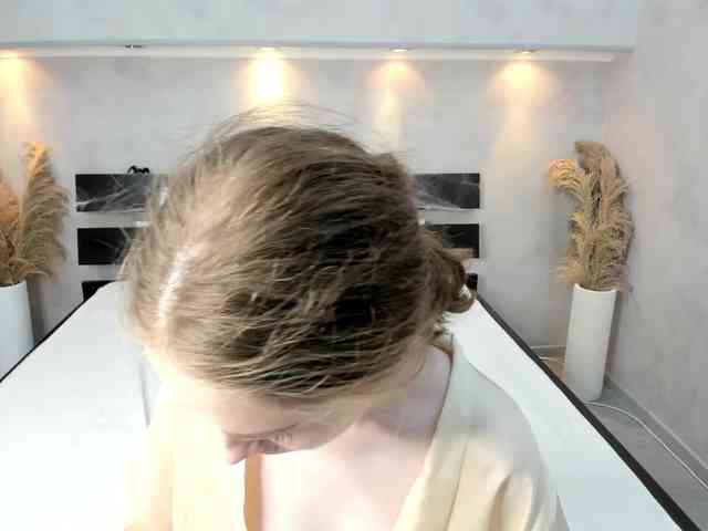 Camilla-Kelly webcam