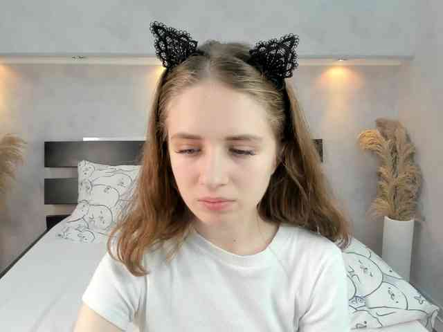 Camilla-Kelly webcam