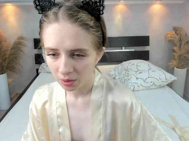Camilla-Kelly webcam
