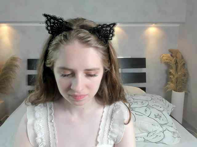 Camilla-Kelly webcam