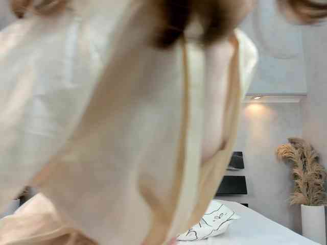 Camilla-Kelly webcam