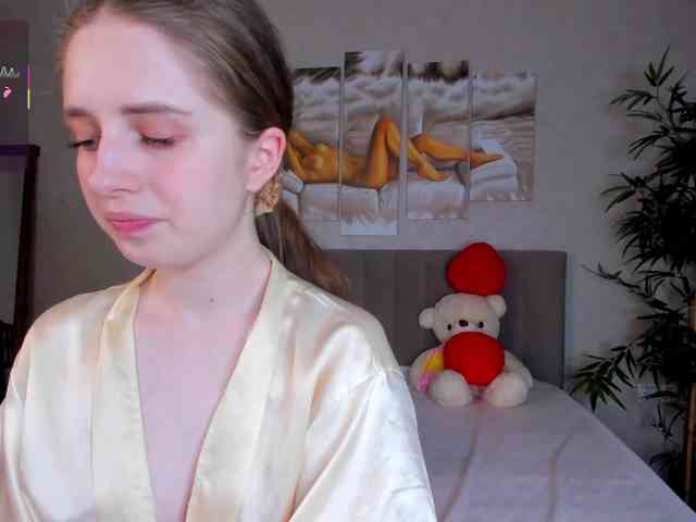 Camilla-Kelly webcam