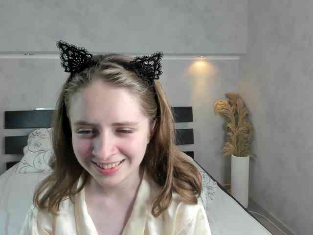 Camilla-Kelly webcam