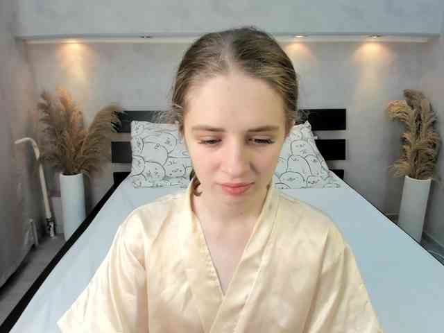 Camilla-Kelly webcam