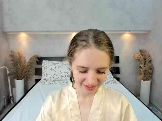 Camilla-Kelly webcam
