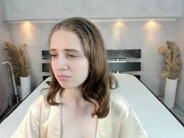 Camilla-Kelly webcam