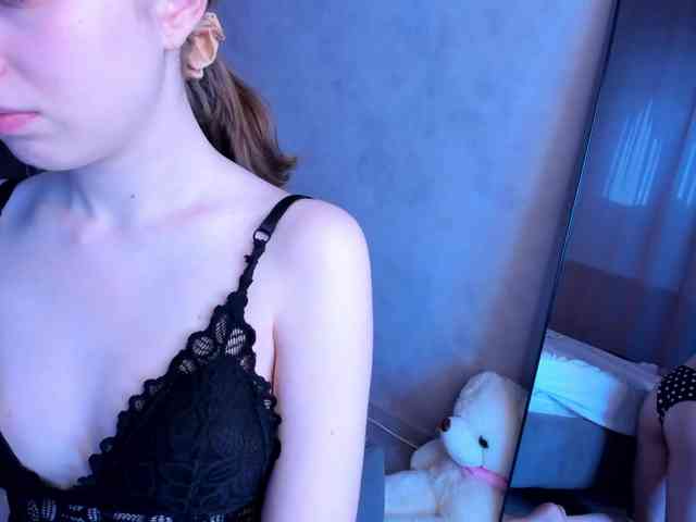 Camilla-Kelly webcam