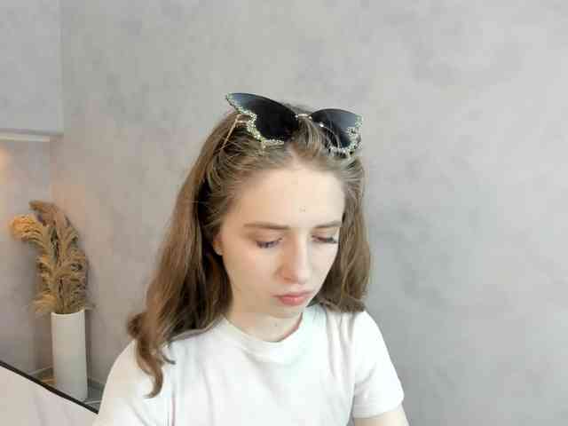 Camilla-Kelly webcam