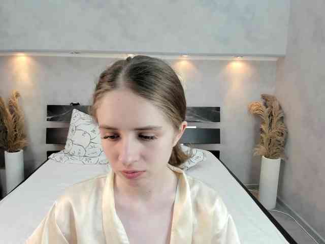 Camilla-Kelly webcam