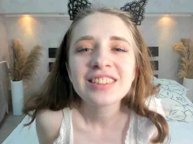 Camilla-Kelly webcam