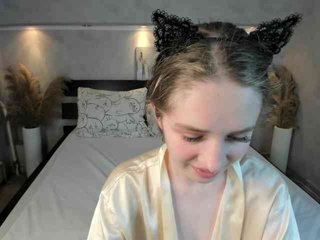 Camilla-Kelly webcam