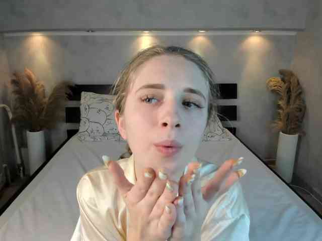 Camilla-Kelly webcam