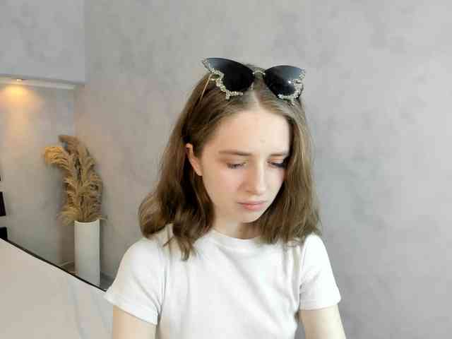 Camilla-Kelly webcam