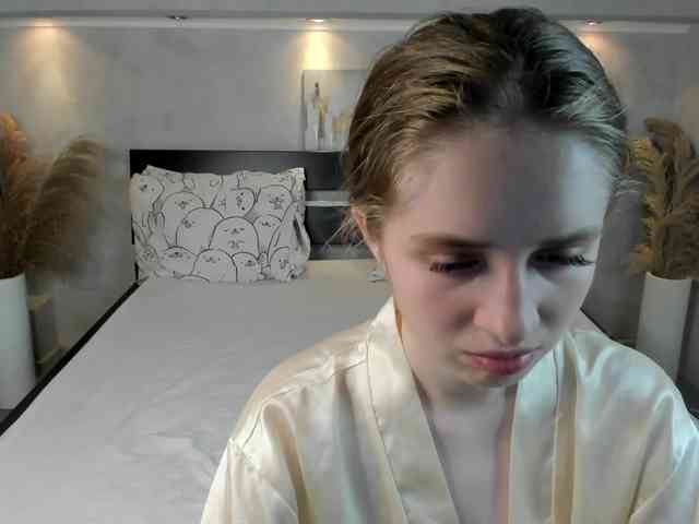 Camilla-Kelly webcam