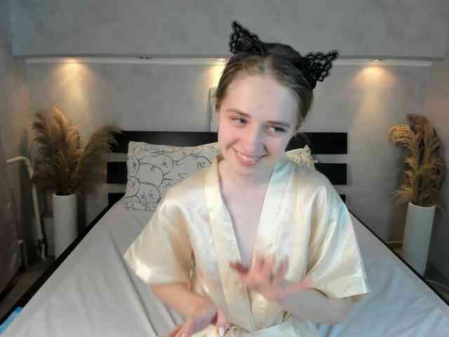 Camilla-Kelly webcam