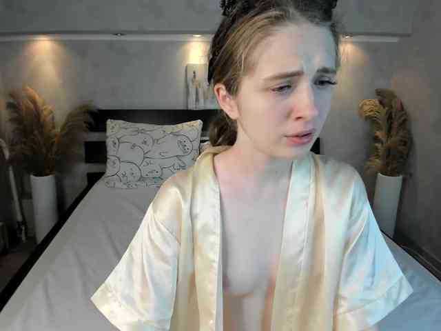 Camilla-Kelly webcam