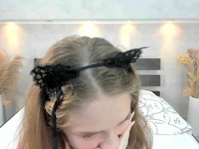 Camilla-Kelly webcam