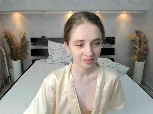 Camilla-Kelly webcam