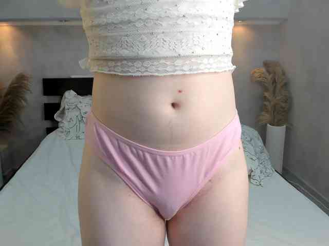 Camilla-Kelly webcam