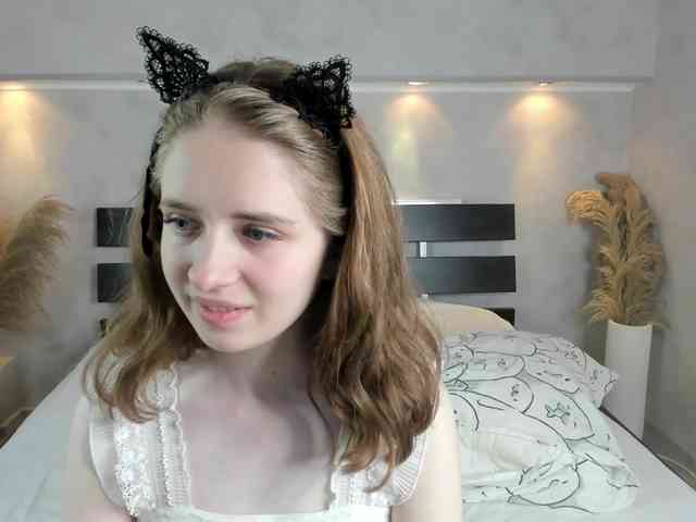 Camilla-Kelly webcam