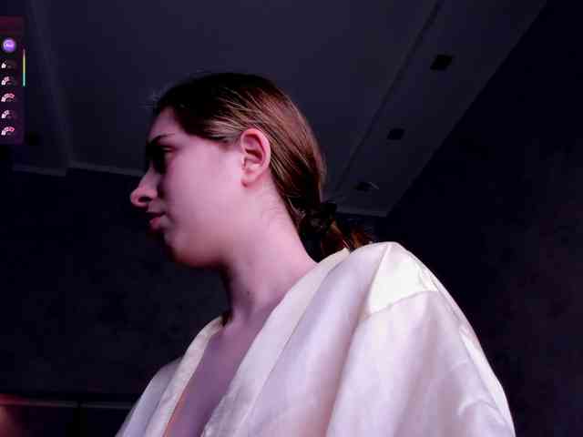 Camilla-Kelly webcam