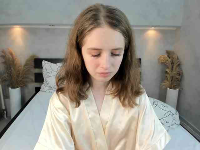 Camilla-Kelly webcam