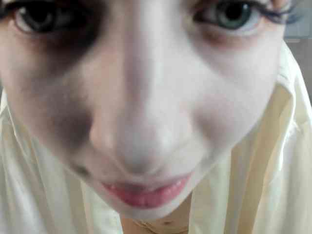 Camilla-Kelly webcam