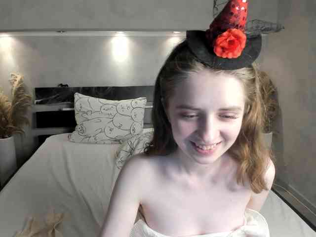 Camilla-Kelly webcam