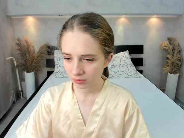 Camilla-Kelly webcam