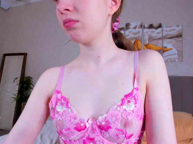 Camilla-Kelly webcam